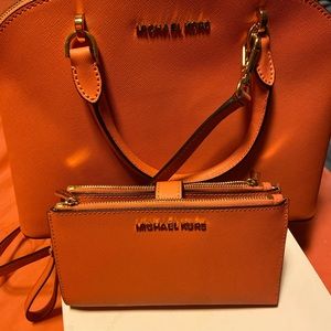 MK newish purse used 1 time